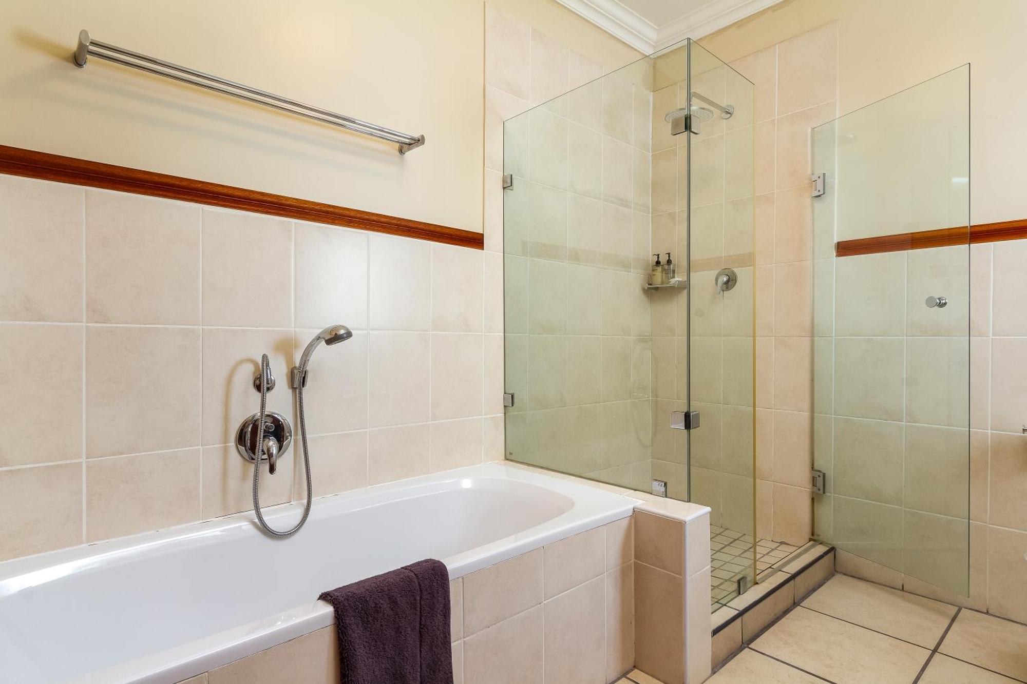 Noordhoek Village Hotel Екстер'єр фото