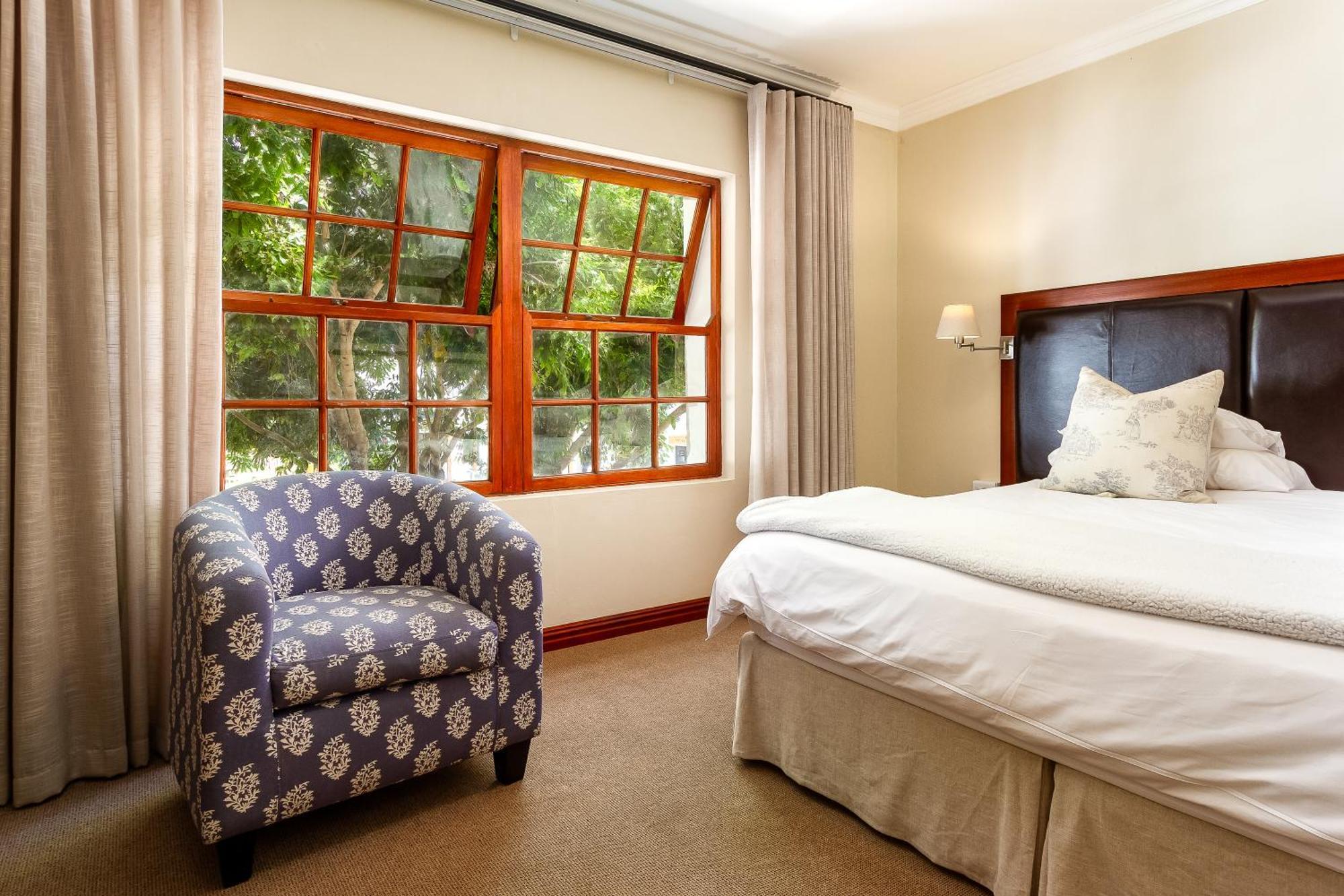 Noordhoek Village Hotel Екстер'єр фото