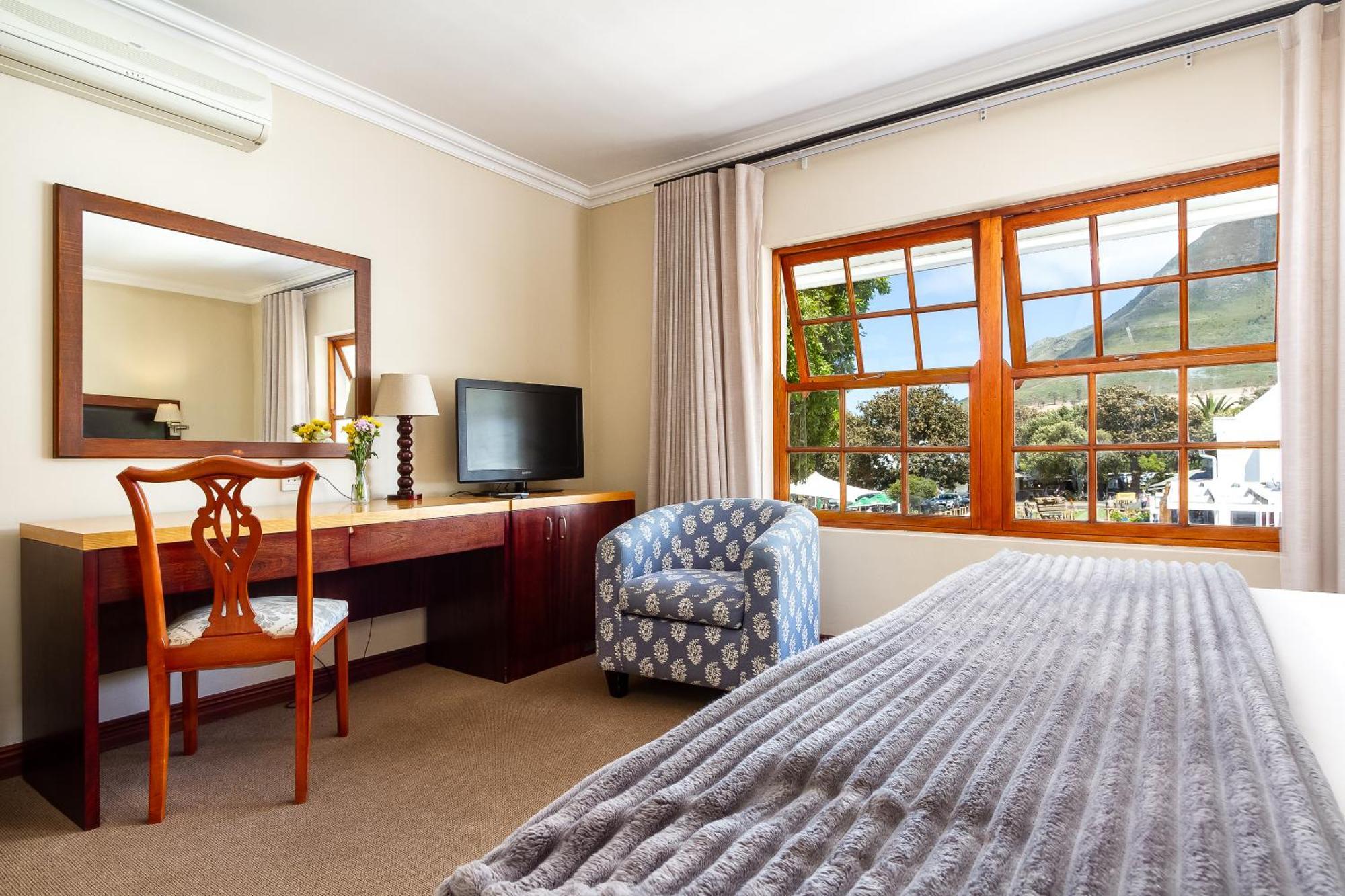 Noordhoek Village Hotel Екстер'єр фото